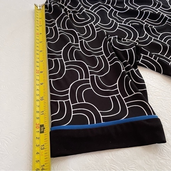 R&K Shift Dress Scoop Neck Elbow Length Sleeves Black White Blue Geo Print - Picture 11 of 11